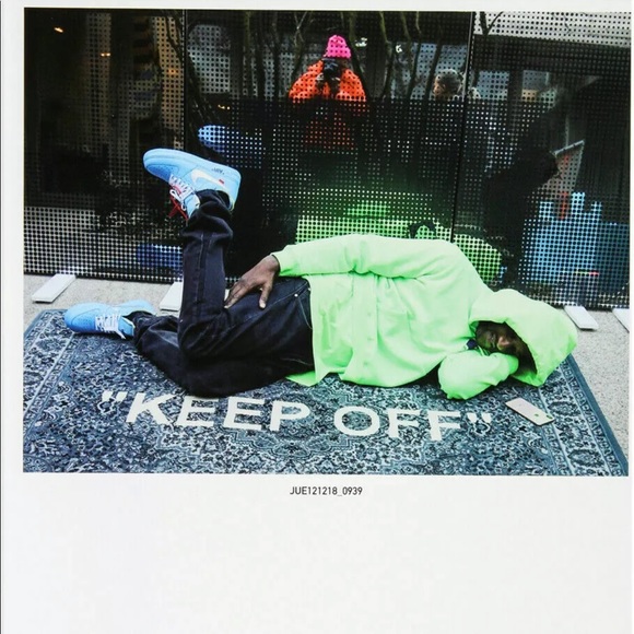 100% AUTHENTIC LIMITED EDITION COLLECTABLE ART OFF-WHITE’S V. ABLOH x L. VUITTON - Picture 10 of 12